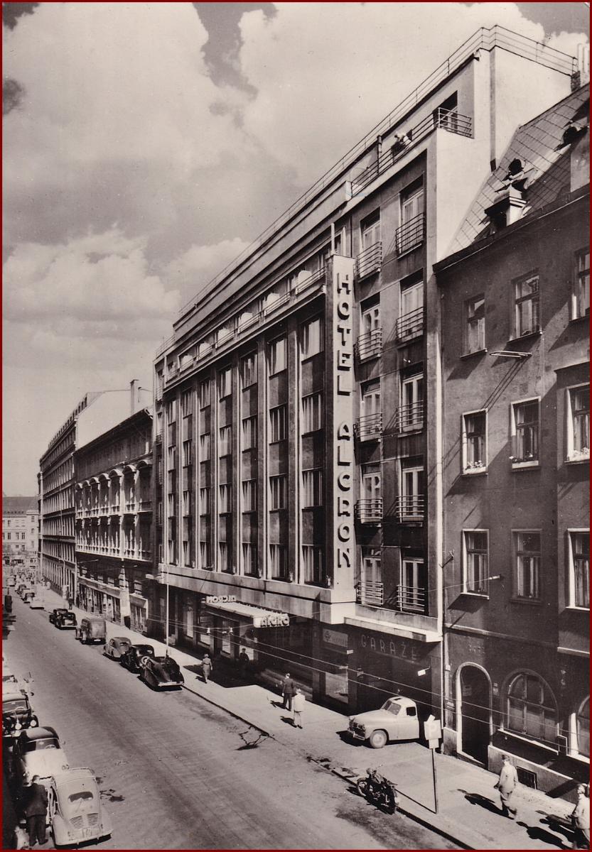 Praha (mesto) * Hotel Alcron, Štefanská ulica, doprava * V1577 - Pohľadnice miestopis