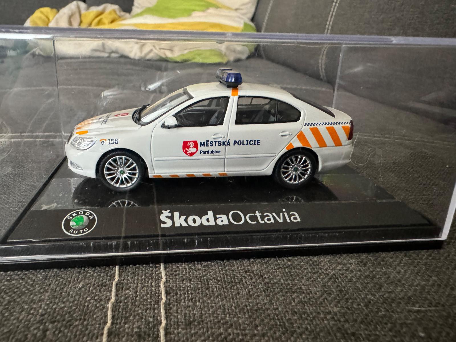 Skoda 1:43 Octavia 2 Fl mestská polícia Pardubice - Modely automobilov