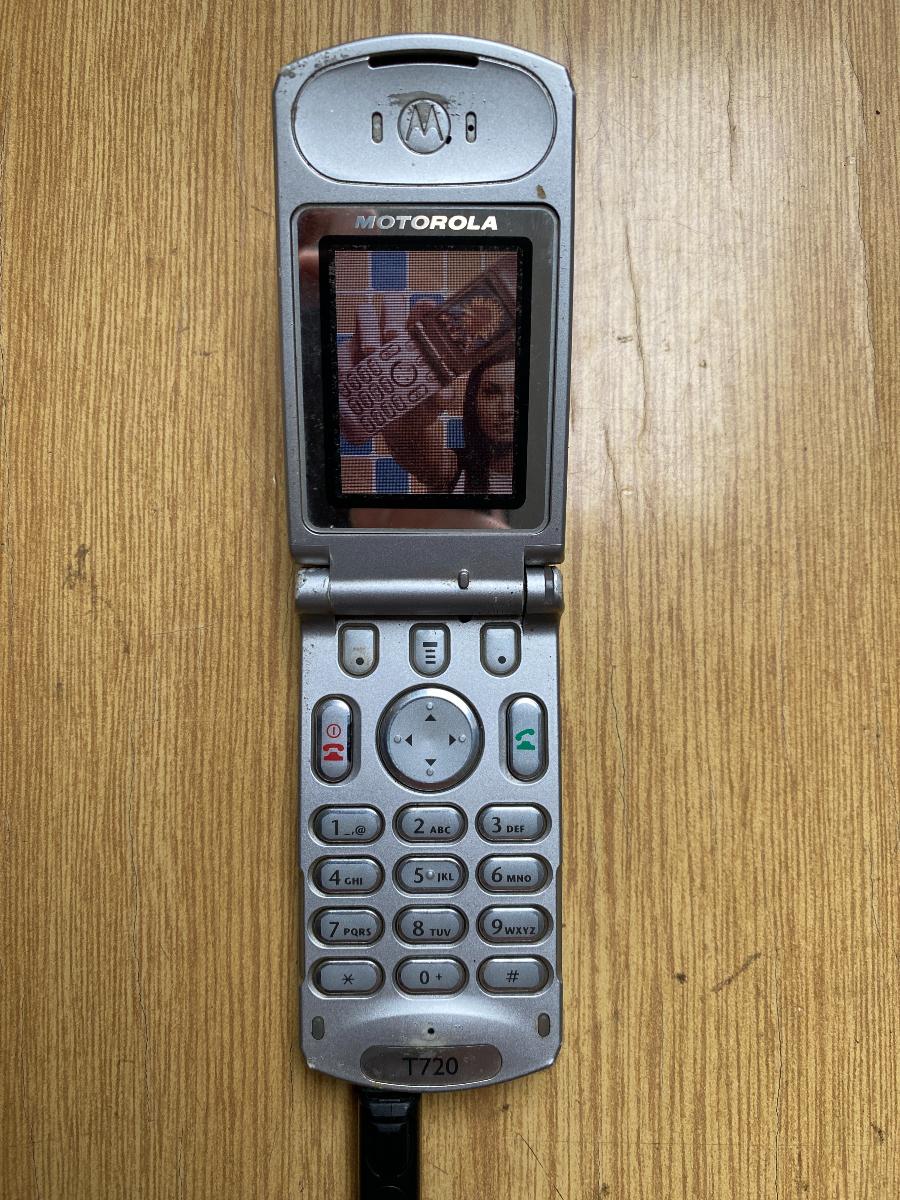 Mobilný telefón Motorola T720 - Mobily a smart elektronika