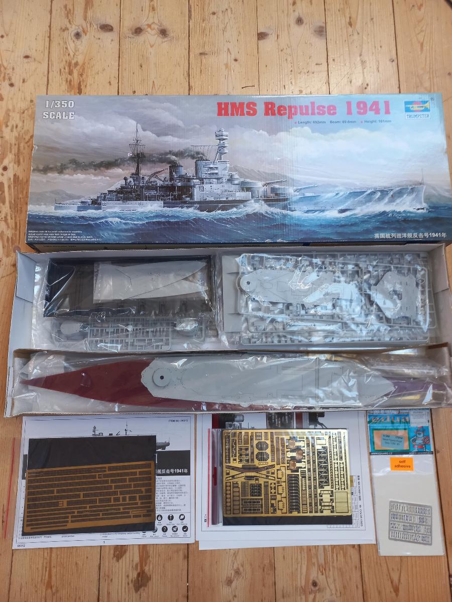 HMS Repulse 1/350 + doplnky - Modely lodí, bojových plavidiel