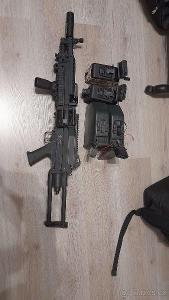 Airsoft M249 a zásobníky