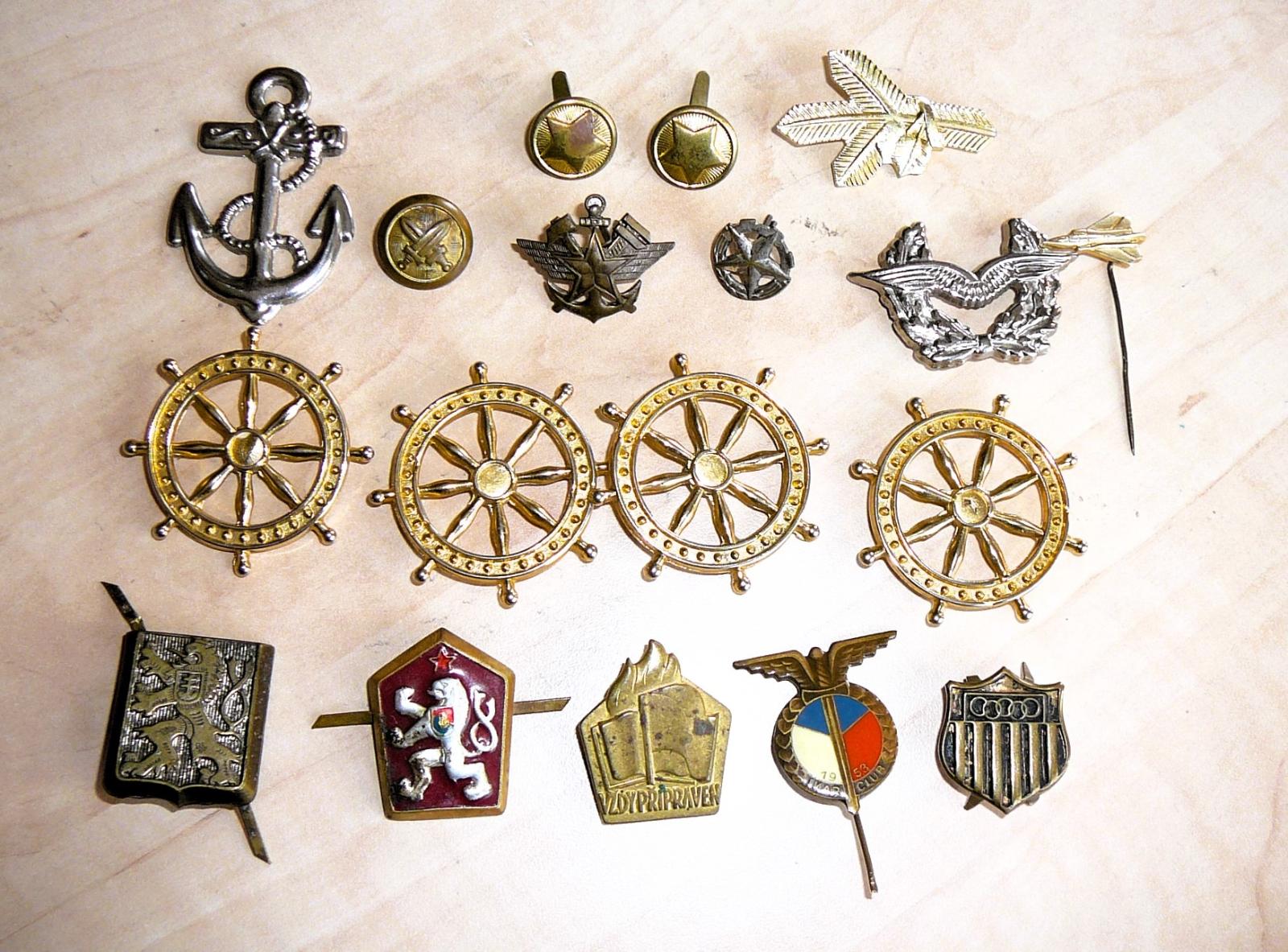 2) Odznaky vojenské, námorné, letecké a pod. - Odznaky, nášivky a medaily