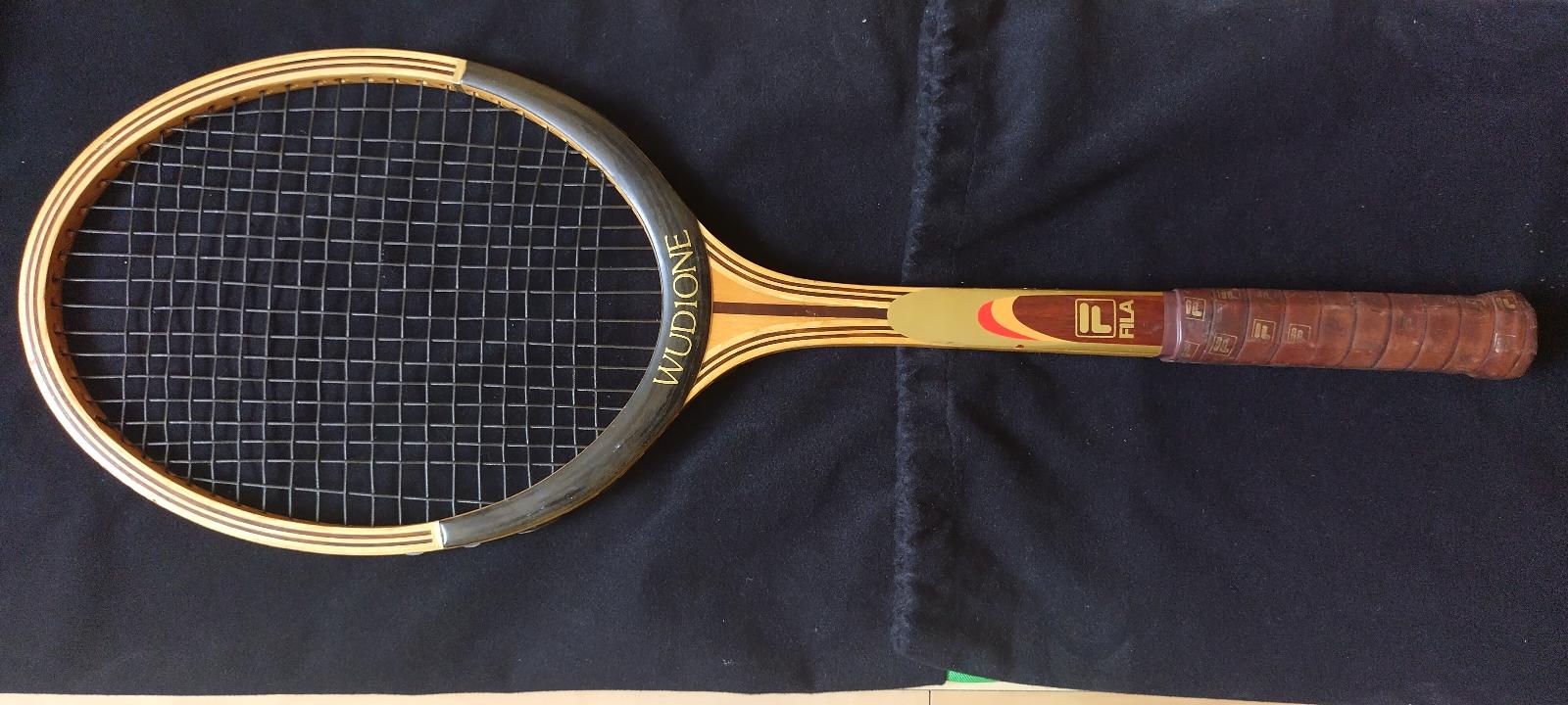 Predám drevenú tenisovú raketu Fila 1 s obalom - Vybavenie na tenis, squash, bedminton