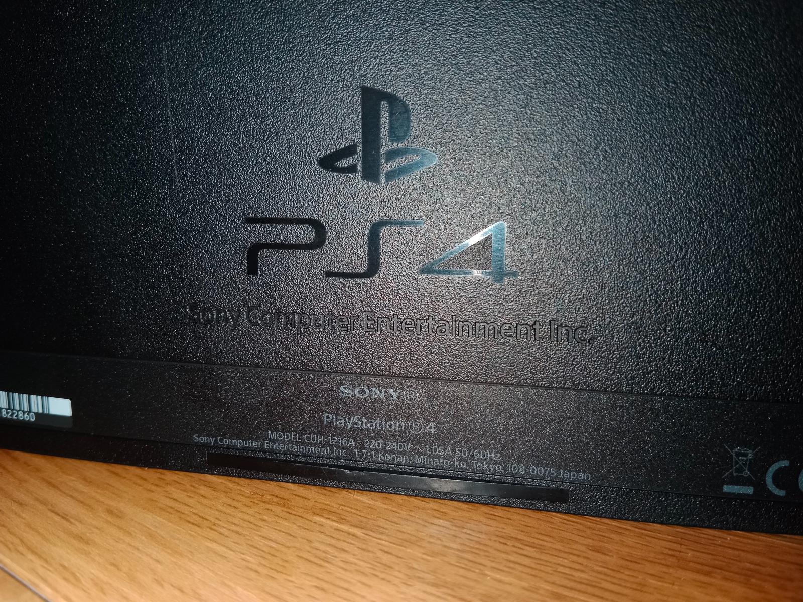 PS4 500GB - Počítače a hry