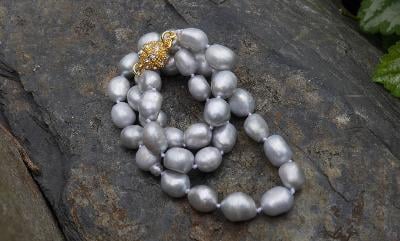 Šedé říční perly AAA kvality, uzlíkovaný náhrdelník hand made