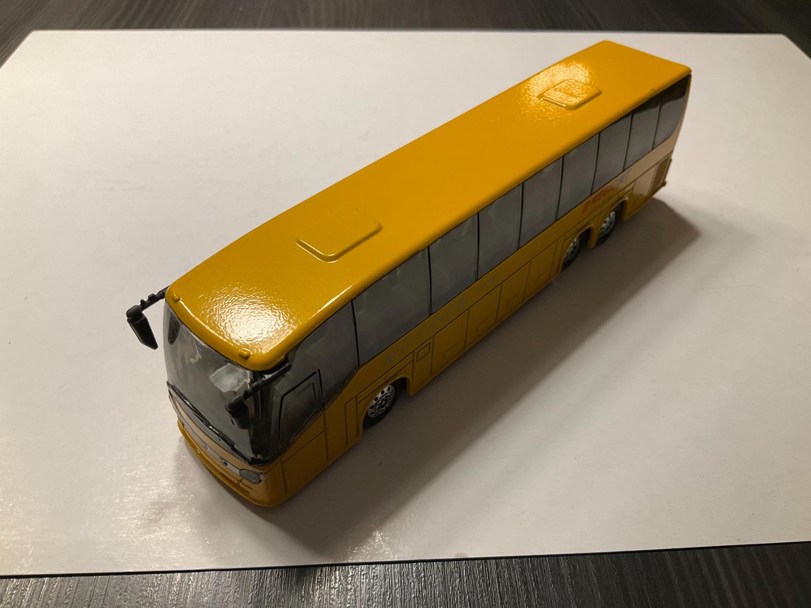 Autobus inej veľkosti - Modely automobilov