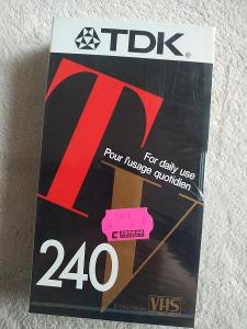 VHS kazeta 240 zabalená TDK