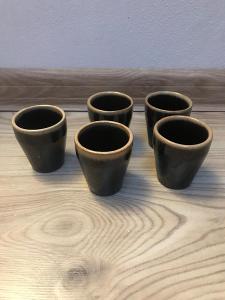keramika - dekorační hrneček/pohárek