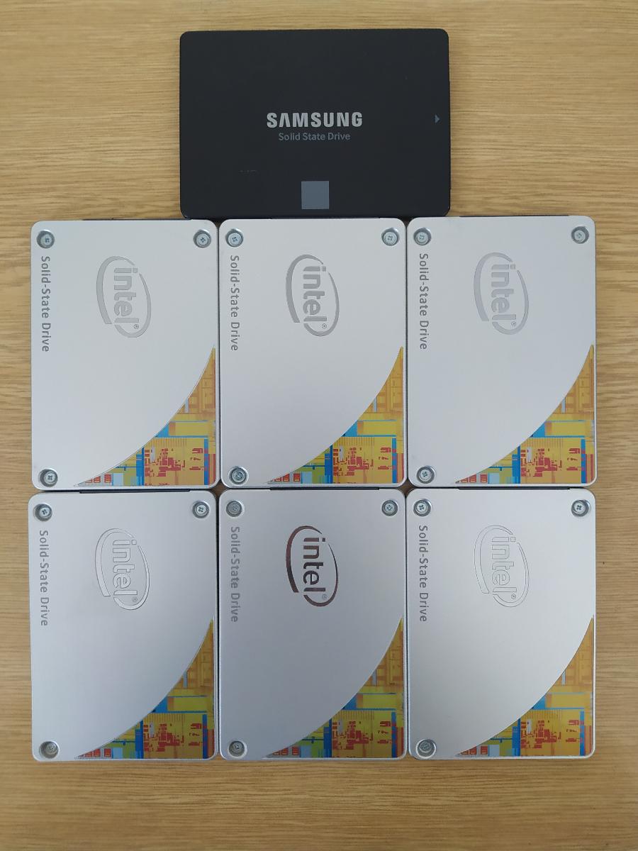 1x SSD 250GB Samsung + 6x SSD 120GB Intel SATA III - vše plně funkční - Počítače a hry