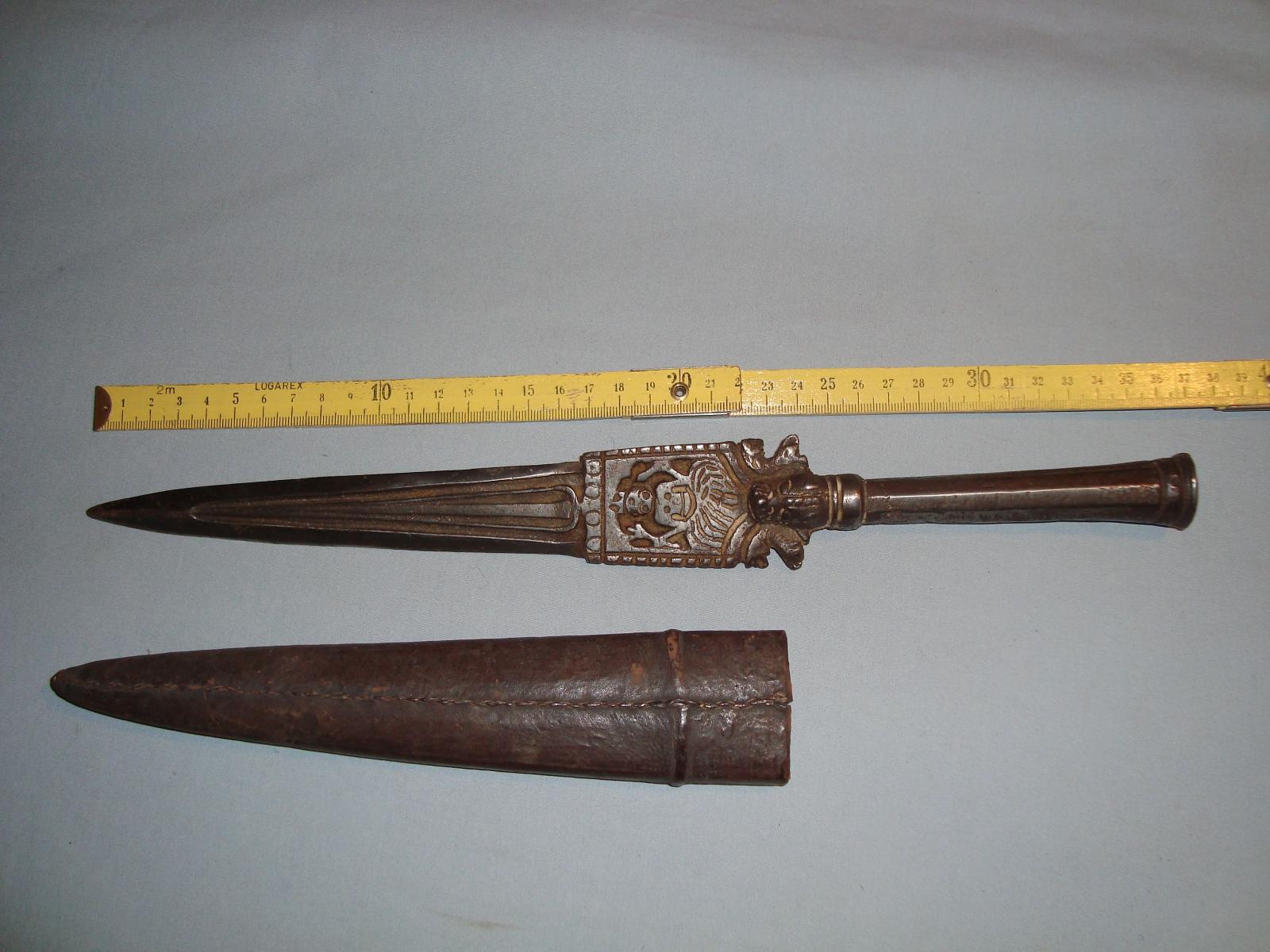 Nôž, dýka alebo hrot kopije, rituálne, Ázie 19. storočia. Všetko pôvodné, pe - Vojenské zberateľské predmety