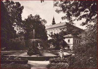 Kroměříž * Podzámecká zahrada, zámek, kašna, park * V1820