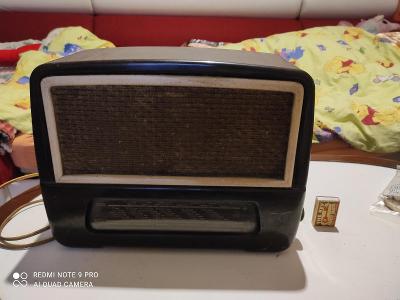 Staré bakelitové retro rádio