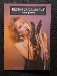 DROBNÉ ZBOŽÍ JIHLAVA - kartičkový kalendář 1990 !!! Reklamní DÍVKA č.9