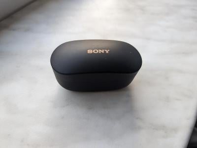 Prodám bezdrátová sluchátka Sony WF-1000XM4 s potlačením hluku