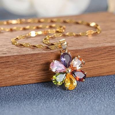 Elegantní zlatý náhrdelník s krystalovou květinou