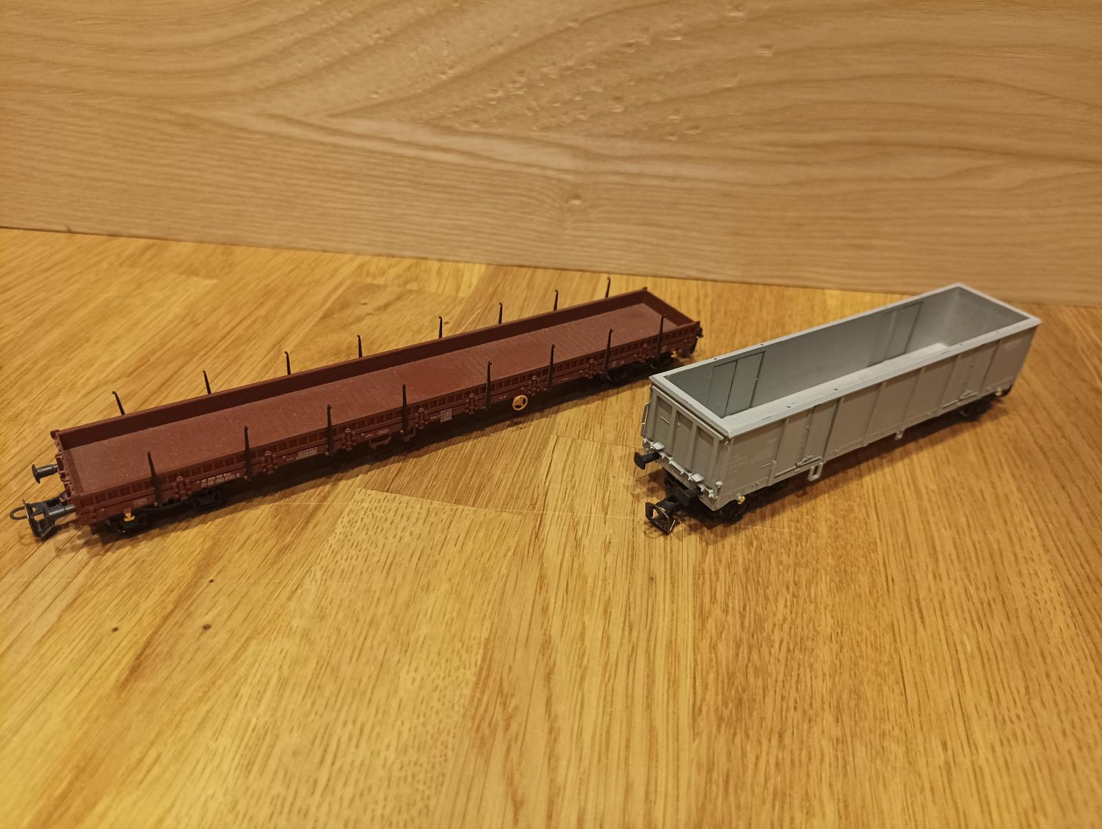 2 ks nákladných vozňov (plošinový Res + uhlák) - Modelové železnice
