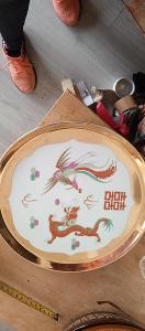 Keramický tác s čínským drakem