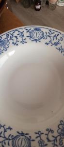 Hluboké porcelánové talíře značené 2 kusy cibulák