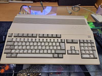 Commodore Amiga 500 CHICKEN LIPS ITEK KLÁVESNICE TOP SBÍRKOVÁ