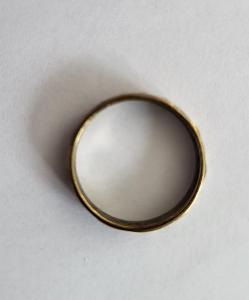 prsten (patrně snubní) ze žlutého kovu, z pozůstalosti, mohu zaslat