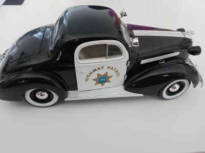 1936 Pontiac De Luxe Policie  1/18