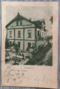 Tachov - Tachau - hotel Bahnhof - zahrádka s lidmi - hezký záběr 1903 