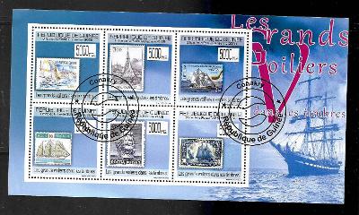 GUINEA - známka na známce - lodě - plachetnice