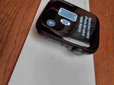Apple Watch 6 44mm GPS velmi zachovalé