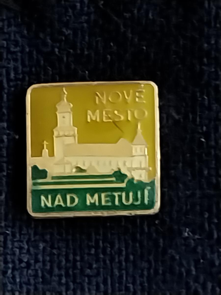 MIESTOPIS - NOVÉ MESTO NAD METUJÚ  - Odznaky, nášivky a medaily