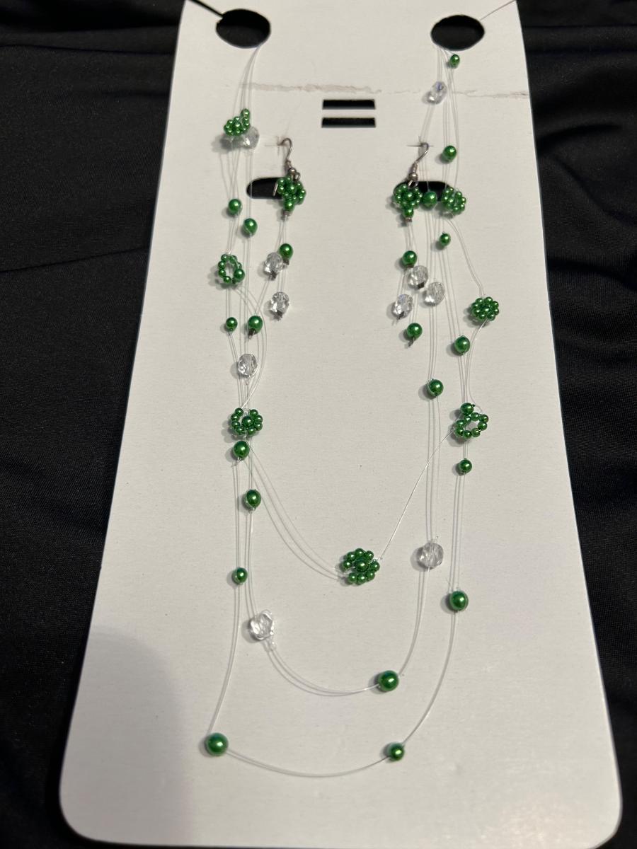 Zelené kvietky satrnkové vysacie náušnice s náhrdelníkom - Šperky a hodinky