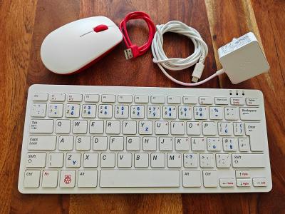 Raspberry PI 400 kit včetně myši a zdroje