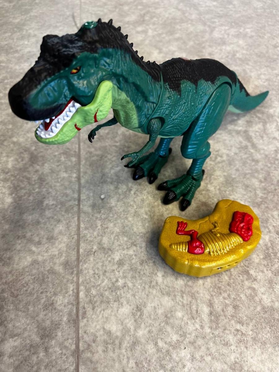Zelený dinosaurus na diaľkové ovládanie - Hračky