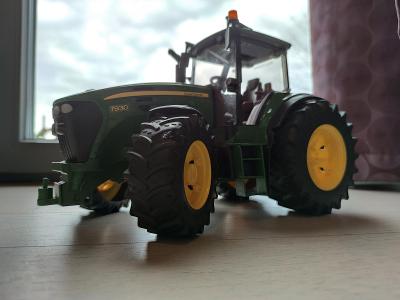 Bruder traktor John Deere 7930