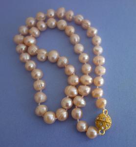 náhrdelník z pravých sladkovodných perál 8-9 mm