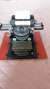 Starožitný dětský psací stroj