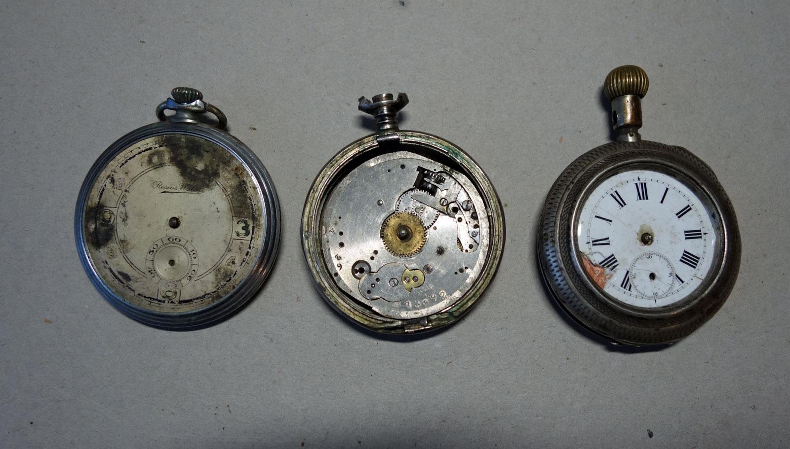 Tri nefunkčné vreckové hodinky - Starožitnosti