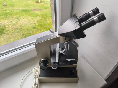 Binokulární mikroskop PZO WARSZAWA s 