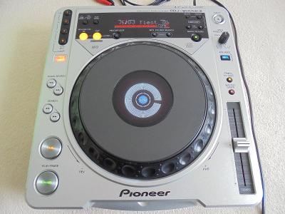 Pioneer CDJ-800MK2 (CD, MP3 přehrávač pro DJ)