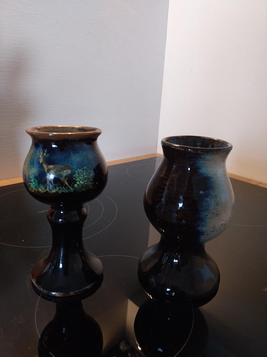 Dva keramické poháre, jeden je s poľovníckou tematikou. - Starožitnosti