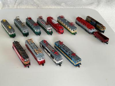 Sbírka lokomotiv - papírové vystřihovánky na podvozcích PIKO