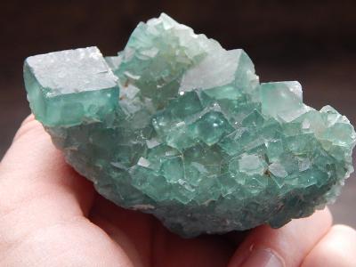 Fluorit - zelené krychlové krystaly na matrici, Madagaskar