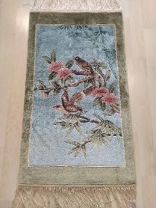 Čínský orientální něžný romantický hedvábný koberec Čína silk 80x46 cm