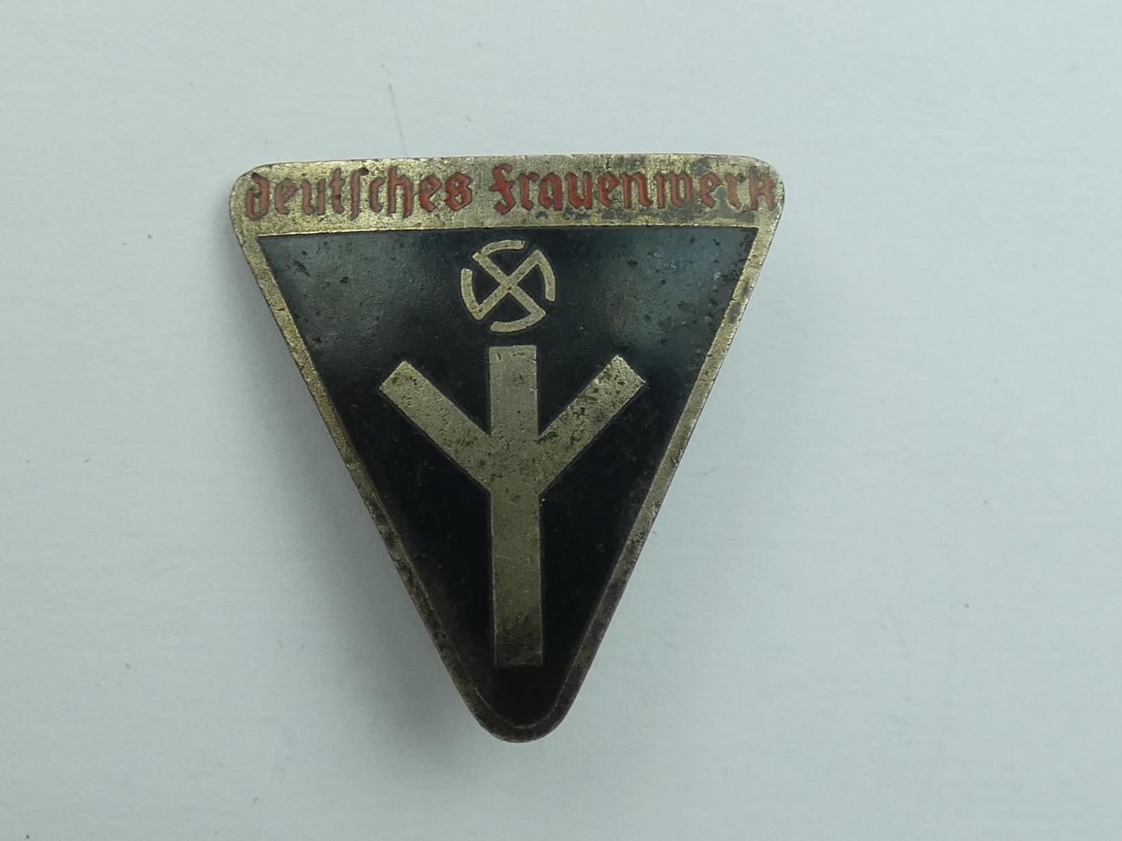 Originál - Klopový odznak Spolku žien - Vojenské zberateľské predmety