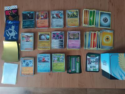 Pokemon karty různých sérií. Common , uncommon, rare, holo/reverse