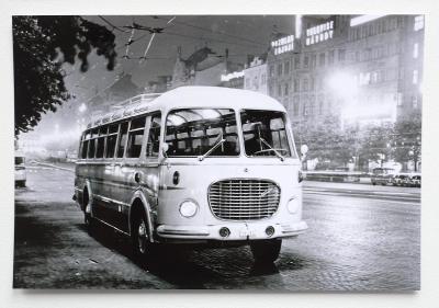 Fotografie 10x15 - Dobové autobusy - Škoda 706 LUX