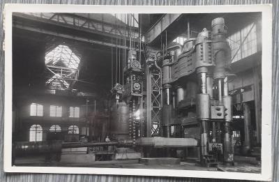 Ostrava - Vítkovice - železárny - real photo - kovací lis 6000 t. 1936