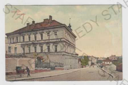 Jaroměř (Náchod), hotel, pohled ulicí, kolorovaná