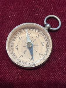 Starý kompas z obecného kovu