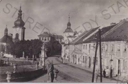Manětín (Plzeň), náměstí, kostel, zámek
