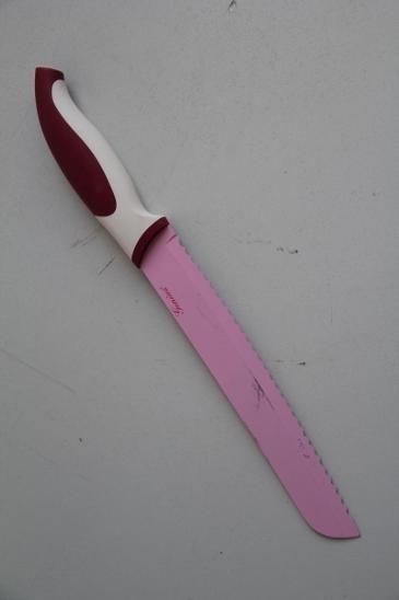 L04. nůž na pečivo s keramickým povrchem celková délka 32 cm